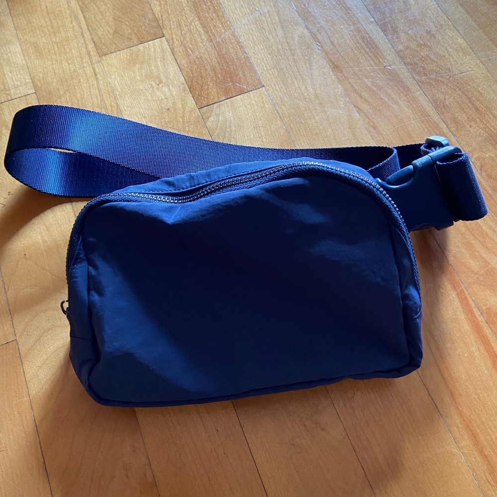 Blue belt bag for all your daily essentials!